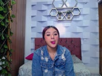 Hola soy Alyson, una chica sexy, de curvas, grandes, senos opuestos y con muchas ganas de divertirme en la sala cumpliendo tus placeres.