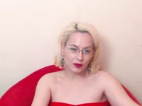 Sexy Red Foxy likes to play and to have hot experiences.