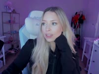 Hey daar! Mijn naam is Nina ❤️
Ik ben een lekkere geile dame en ik doe graag sexy dingen, zoals hier mijn grote kont en borsten laten zien hehe..