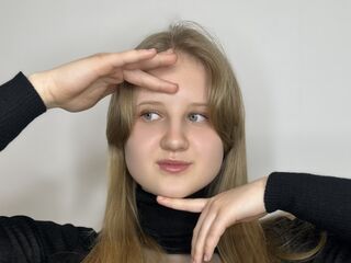 camslut fingering shaved pussy ArmindaMerry