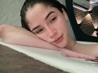 camgirl masturbating with sex toy CamilaMalkovich