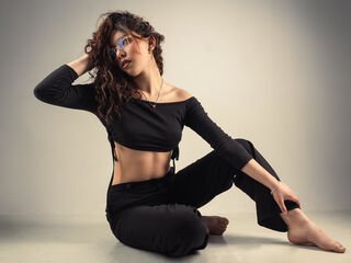 camslut fingering shaved pussy ChloeSteele