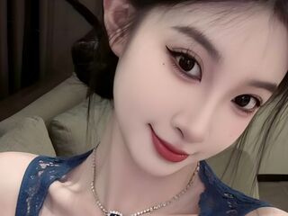 topless cam girl ClaraElla