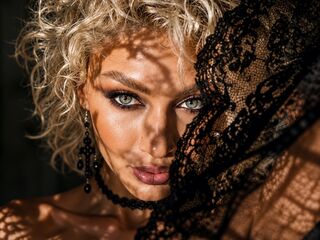 camgirl playing with dildo EmmaAmstrong
