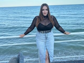 topless cam girl LeillaTvin