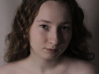 topless girl MadgeRemerez