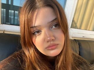 topless camgirl AiMoons