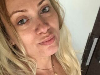 naked cam girl masturbating with dildo AlexyaRebeka