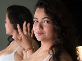 naked girl with webcam masturbating with vibrator AliceMorellli