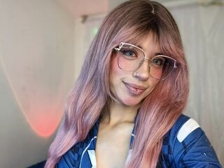 girl showing tits AmaiaBoone