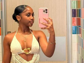 webcamgirl chat room AmoraBella