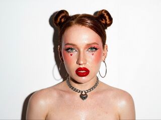 camgirl masturbating with dildo BellaMesmer