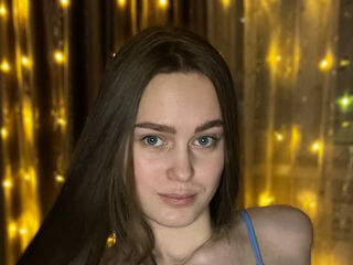 camgirl fingering bald pussy BernardineCaiafa