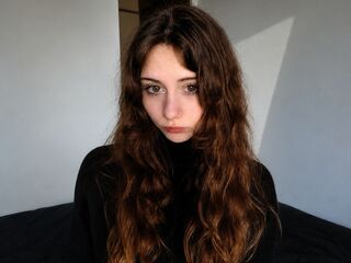 camwhore masturbating with dildo BertaDavila