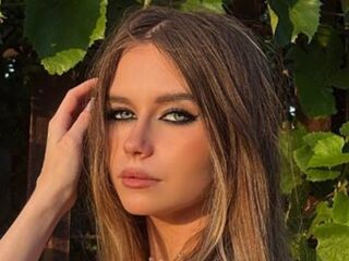 cam girl spreading pussy BrunaKiebler