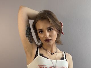 nude webcamgirl photo CammiePratten