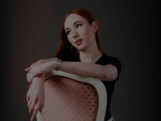 naughty camgirl fingering shaved pussy CarleenZangari