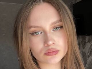 naked cam girl fingering pussy CarylonPreis