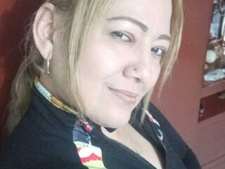 camslut showing pussy ClauCortner