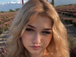 hot girl live webcam CloudyFox
