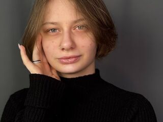 camwhore masturbating with dildo CoraLamon