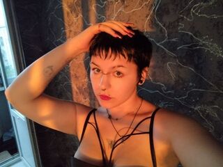 naked camgirl DeniseHalle