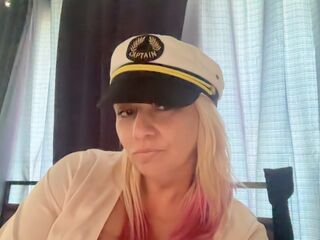 shower sex webcam DjLilPuffster