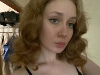 camgirl masturbating with dildo DoraOashey