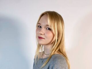cam girl ElmaKinnunen