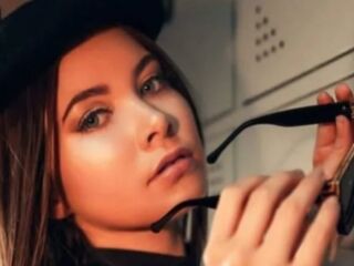 masturbating girl ElodiRose