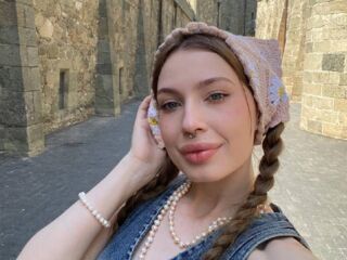 cam girl playing with vibrator GlindaSankar