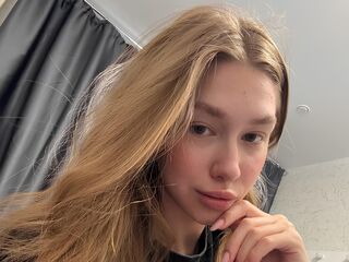 camslut showing tits GraciaWloch