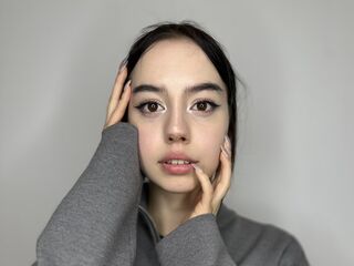 topless cam girl HannahDinizo
