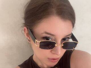 camgirl masturbating with sextoy HeleneBrutger