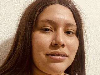 shaved pussy webcam HoneyMil