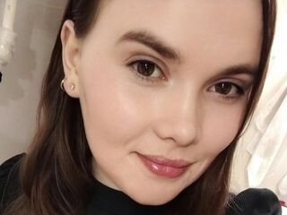 hot cam girl fingering shaved pussy InesZollo