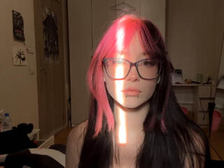 naked camgirl fingering pussy JameyStaffieri