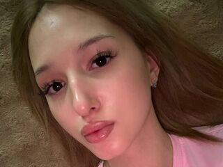 camslut showing tits JovanBelinski