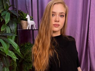 fingering webcam girl JuliMiu