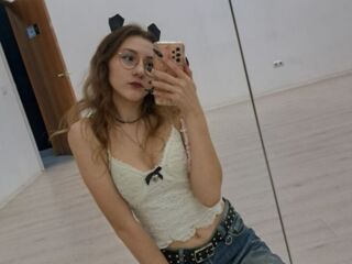 hot cam girl fingering shaved pussy KarryLagerstedt