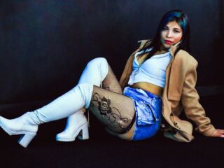 hot cam girl masturbating with vibrator KatalinaMachado