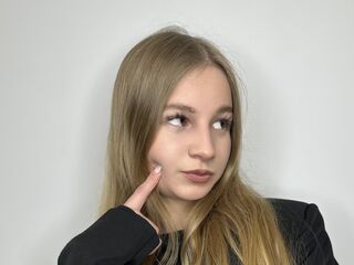 camgirl fingering shaved pussy KatherinCervel