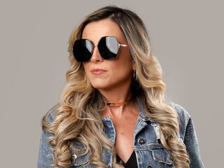 camgirl webcam sex pic KiaraMoraes