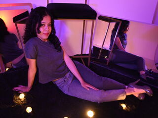 hot cam girl spreading pussy KyaraLux