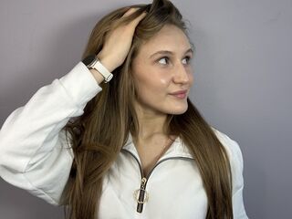 adult liveshow LatrinaBrounson