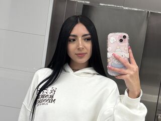 camgirl shaving pussy LauraMeeth