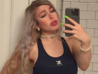 free webcam chat room LauraTate