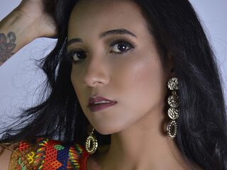 hot cam girl fingering shaved pussy LaurenVelvet