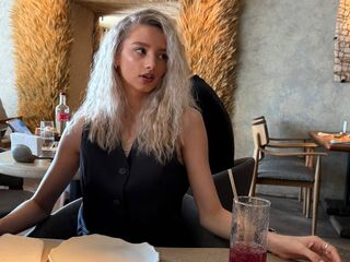 naked girl with webcam masturbating with sextoy LavernVink