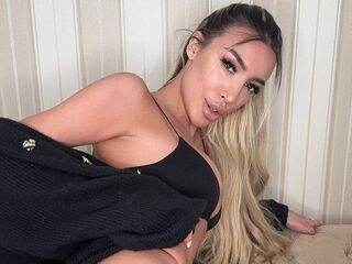 camgirl fingering shaved pussy LexiAce